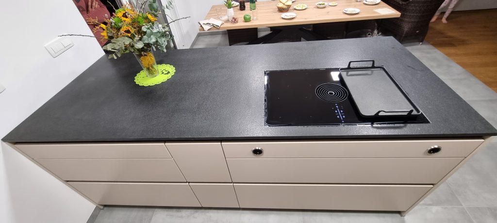 montaža kuhinje, šentjur, silbermond, jasmin, asteiche, dekton
